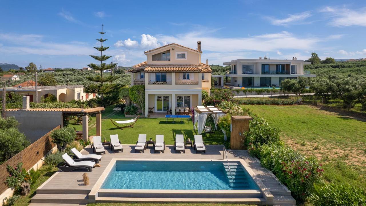 Sea Breeze Villa Planos