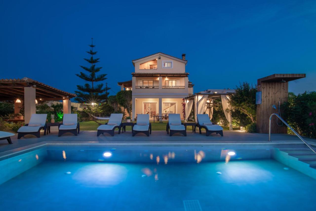 Sea Breeze Villa Planos